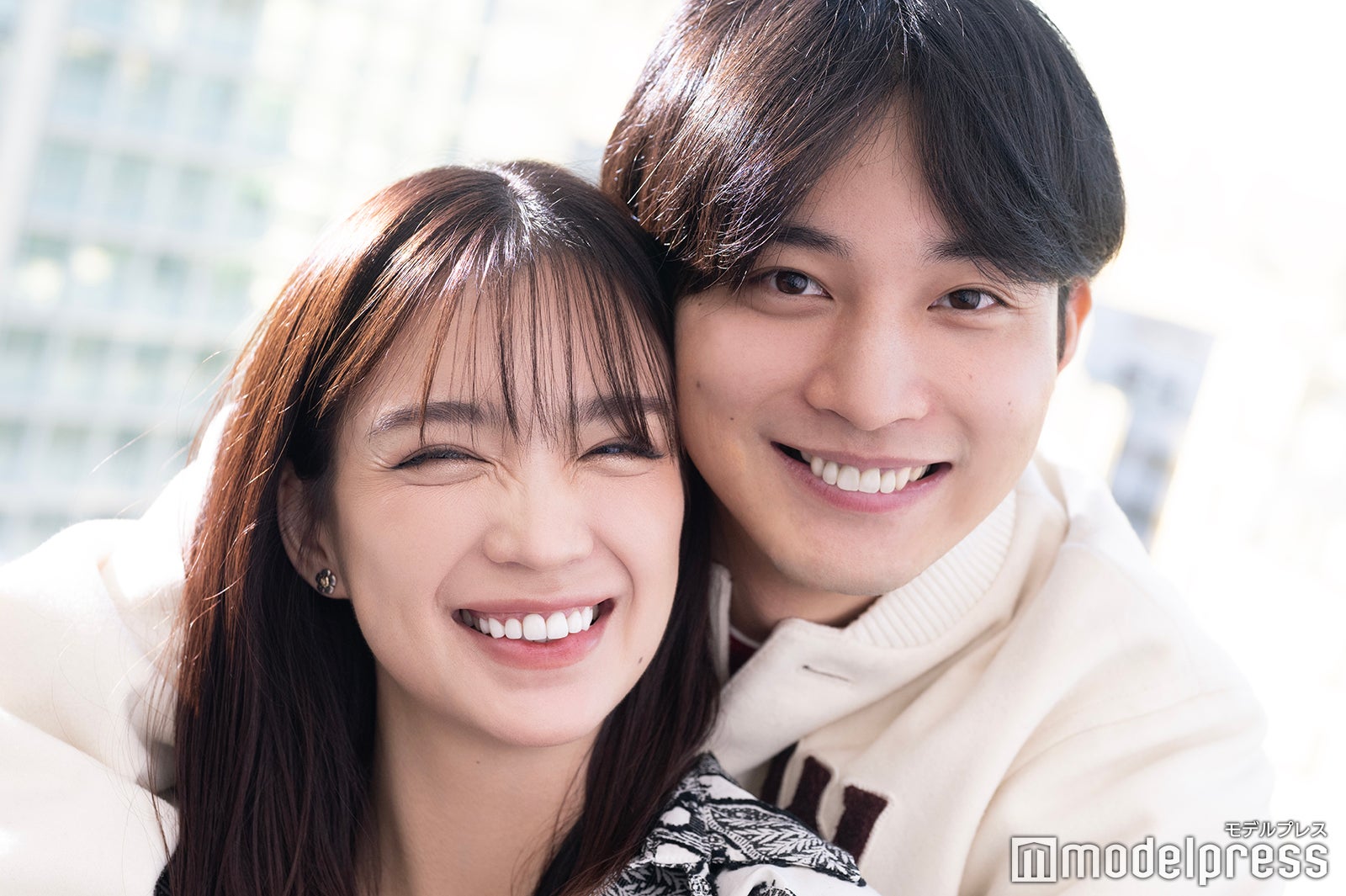 モデルプレスのインタビューに応じた矢ヶ部初音、高崎凌（C）モデルプレス