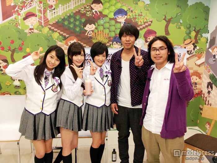 乃木坂46(左から:桜井玲香、白石麻衣、生駒里奈)、ロッチ(左から:コカドケンタロウ、中岡創一)