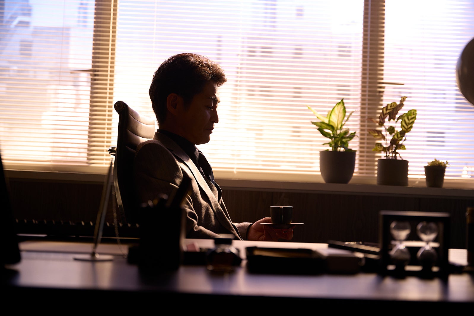 安田顕「ダメマネ！ －ダメなタレント、マネジメントしますー」第1話（C）日本テレビ