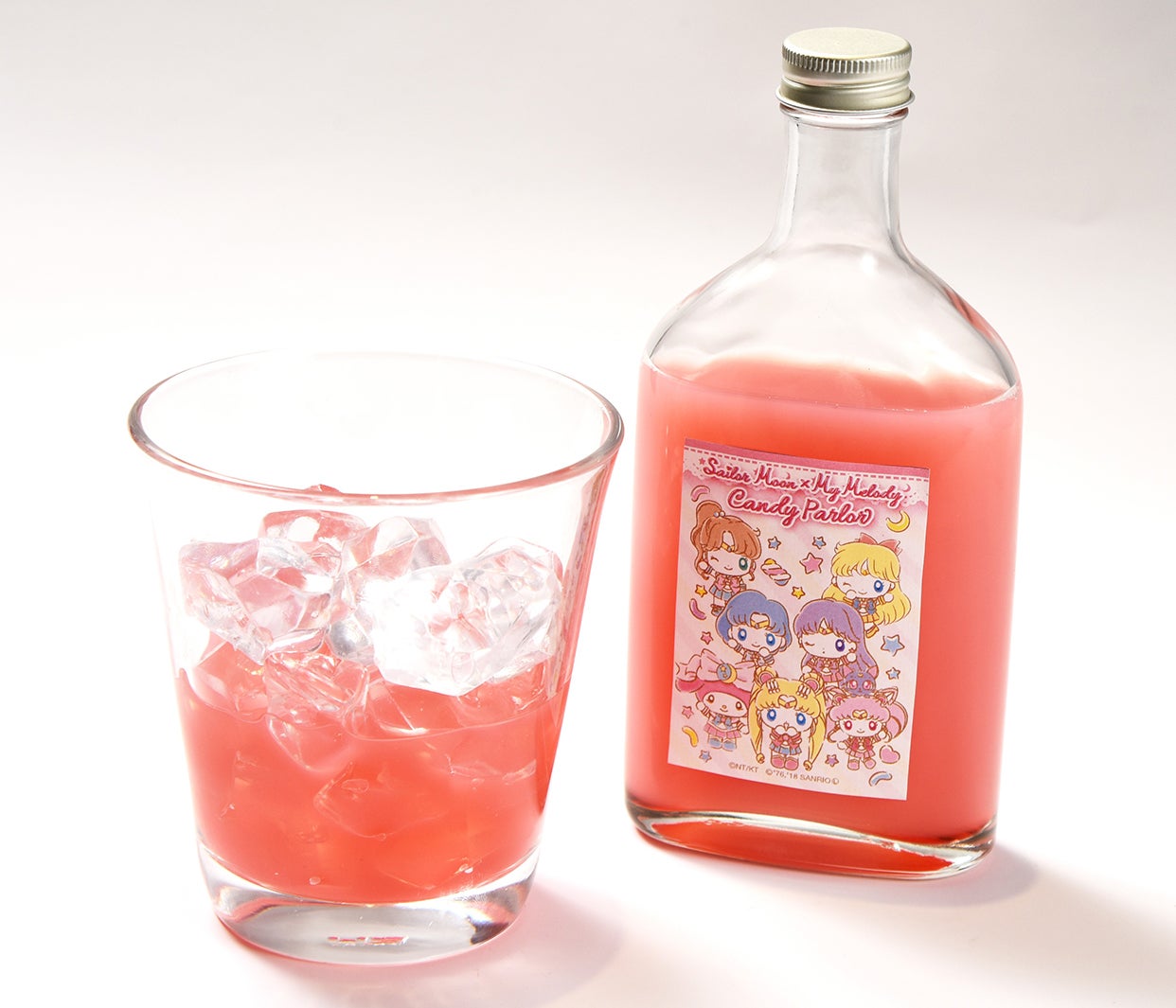 キャンディパーラーへようこそ！ボトルソーダ¥790（C）1976, 2018, SANRIO CO., LTD.　APPROVAL No. G580607