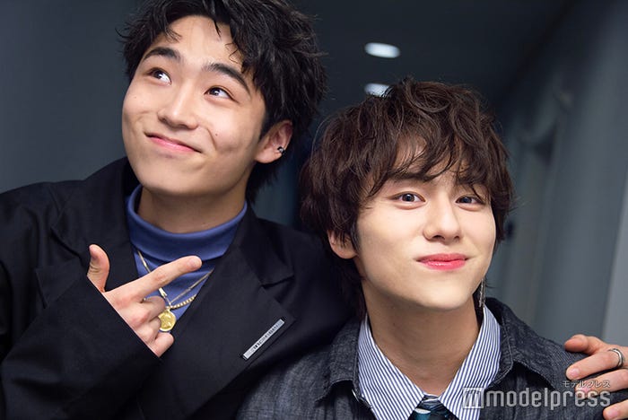 もう一度ゲストに八村を呼びたい山下幸輝と喜ぶ八村倫太郎(C)モデルプレス