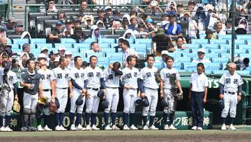明徳義塾・馬淵史郎監督 敗戦後に自ら日南学園に頭を下げて敬意表す 70歳名将のスポーツマンシップが垣間見えたワンシーン