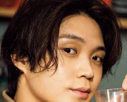 磯村勇斗、家飲み風の姿で登場 バーデビューを振り返る