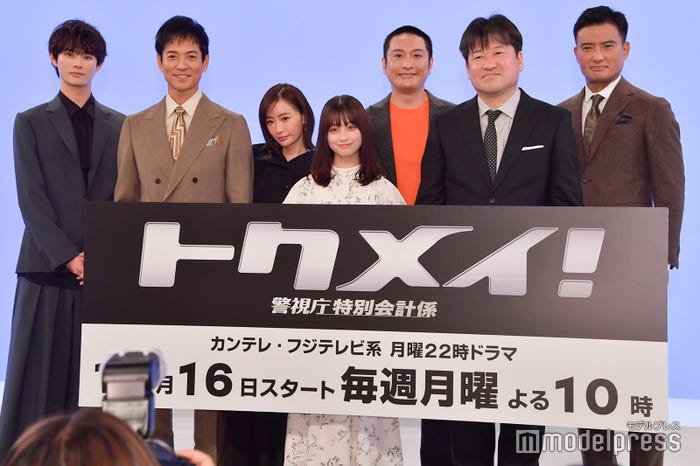 (左から)前田拳太郎、沢村一樹、松本まりか、橋本環奈、JP、佐藤二朗、徳重聡(C)モデルプレス