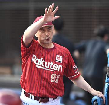 ファンに愛される指揮官-楽天・吉井理人監督