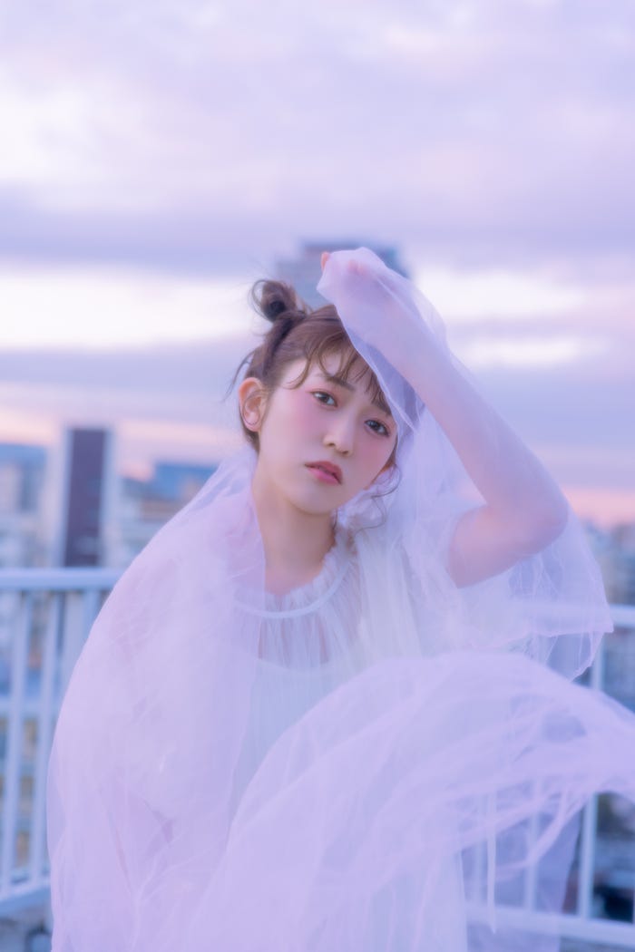 小泉遥香1stソロ写真集「はるのとなり。」イベント限定版カバー表紙/撮影:booro