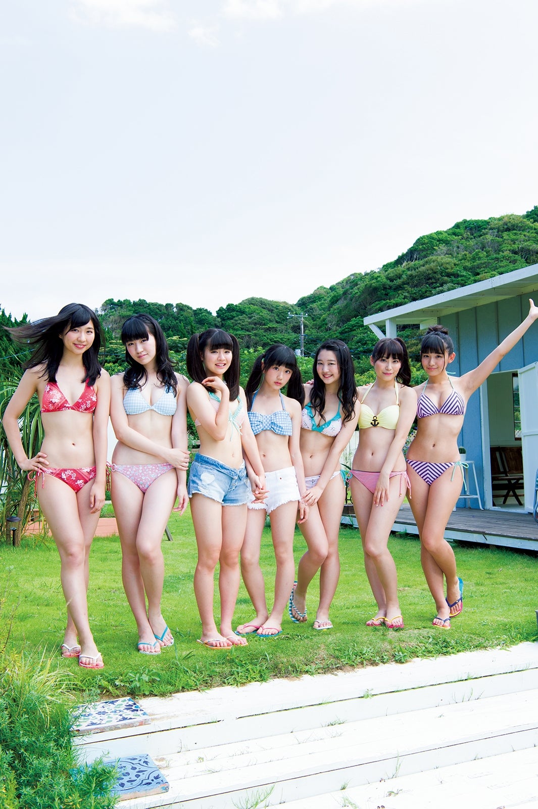 SUPER☆GiRLS（撮影：Takeo Dec.／「月刊ヤングマガジン」10号より）