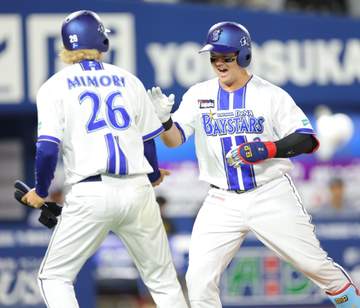 DeNA・牧がバースデーアーチ 28歳の誕生日 才木の151キロ直球をとらえ右中間席にガツン