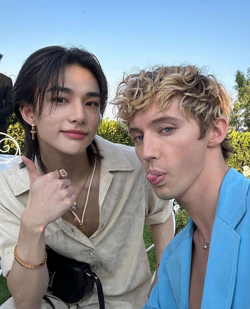 Stray Kidsヒョンジン、カンヌで“思い出の歌手”と対面 英語でのキュートなやり取りも話題