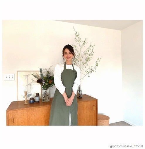 佐々木希のエプロン姿に反響「癒やし」「こんな奥さんがいたら…」