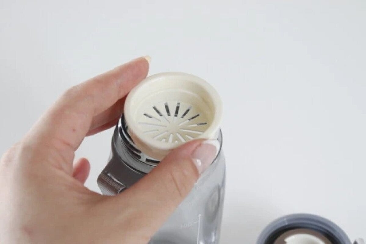 ダイソーの茶こし付ワンタッチ式ボトル400mL