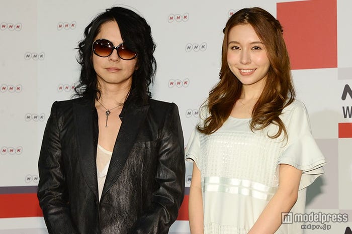 NHKワールドTV番組「J-MELO」/(左から)HYDE、May J.