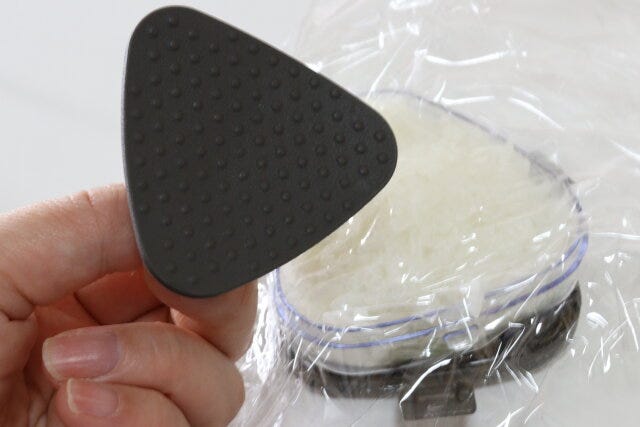 ダイソーのごちそうおにぎりケースの押し型