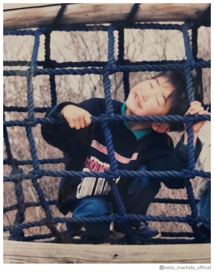 町田啓太、31歳バースデーで幼少期ショット公開「すでにイケメン」「可愛すぎ」と反響