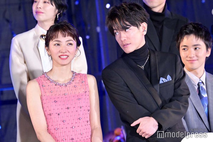 満島ひかり、佐藤健 (C)モデルプレス