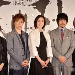「蒼の乱」製作発表会見に登壇した（左から）高田聖子、早乙女太一、天海祐希、松山ケンイチ、平幹二朗