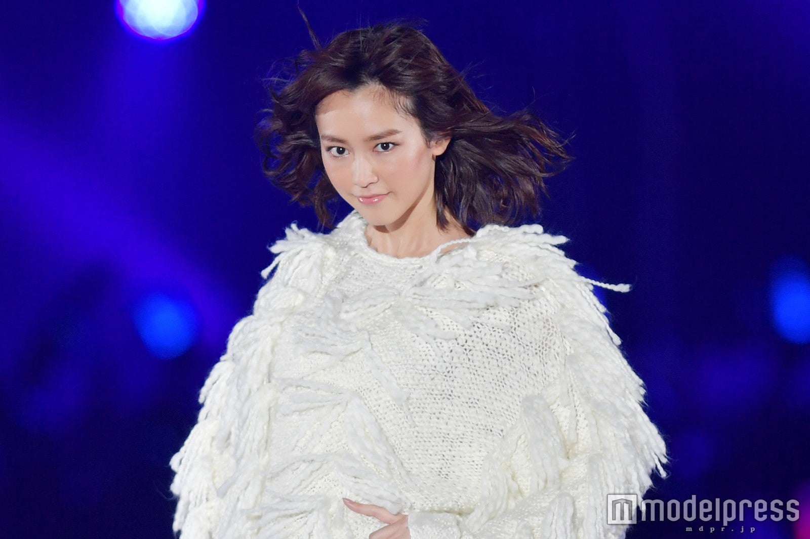 桐谷美玲、「TGC北九州」トップバッターで大歓声 美脚チラ見せゴージャスランウェイ＜TGC北九州2017＞