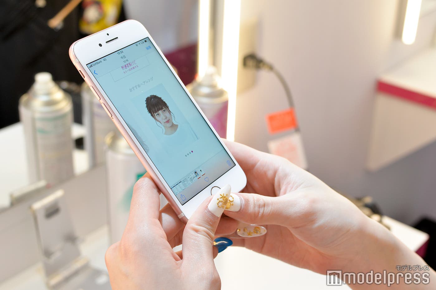 スマホでも簡単に使える(C)モデルプレス