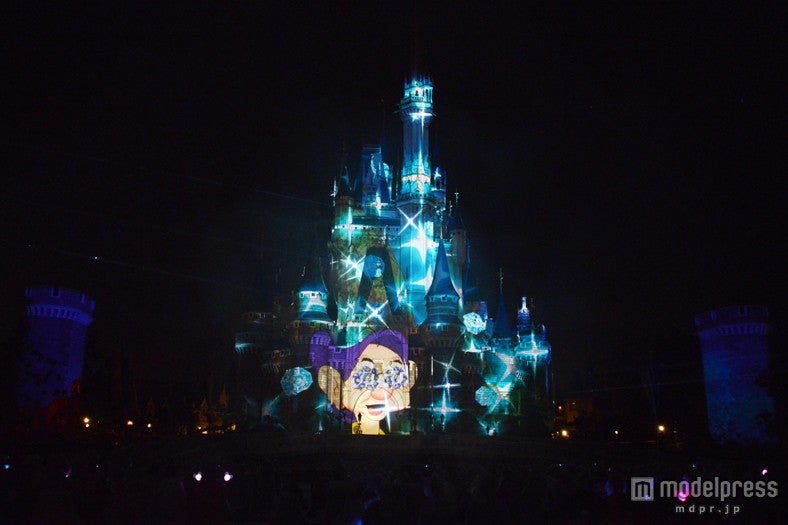 TDL初のプロジェクションマッピング「ワンス・アポン・ア・タイム」／白雪姫
