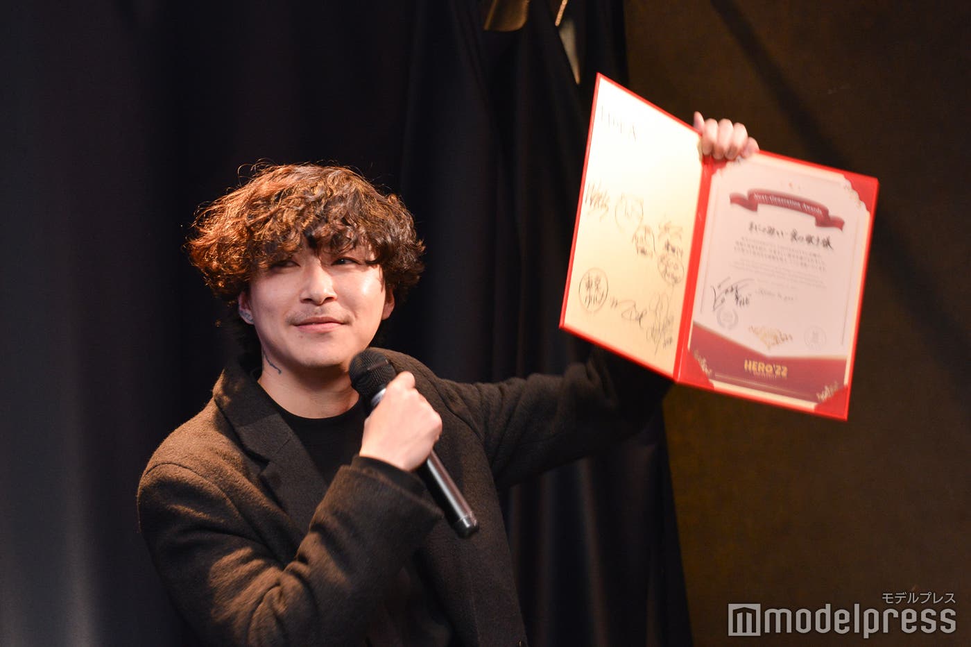 講師のNORAがまにょみぃに向けてコメント(C)モデルプレス