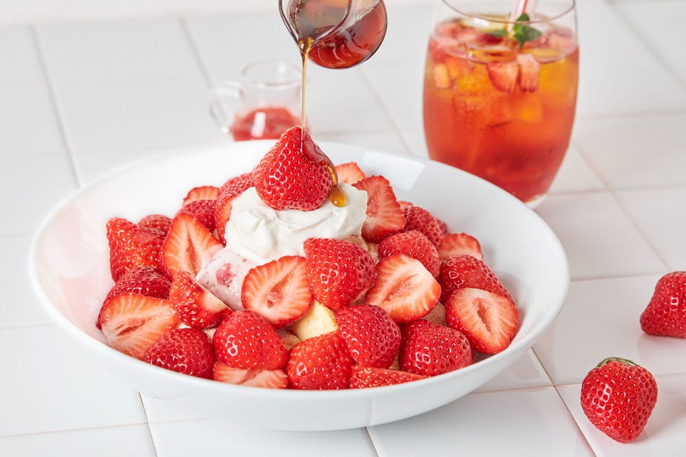 フリッパーズ「奇跡のパンケーキ 極・あまおうがいっぱい」溢れる苺の贅沢な一皿