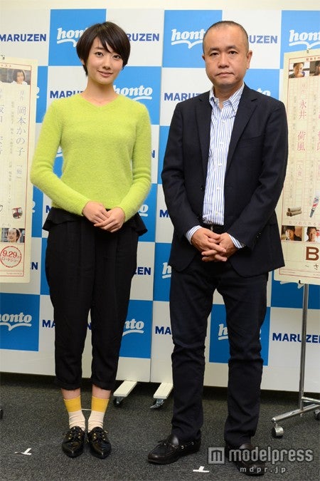 波瑠（左）と谷口正晃監督（右）