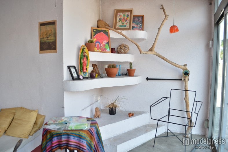 明るい日差しが差し込む店内