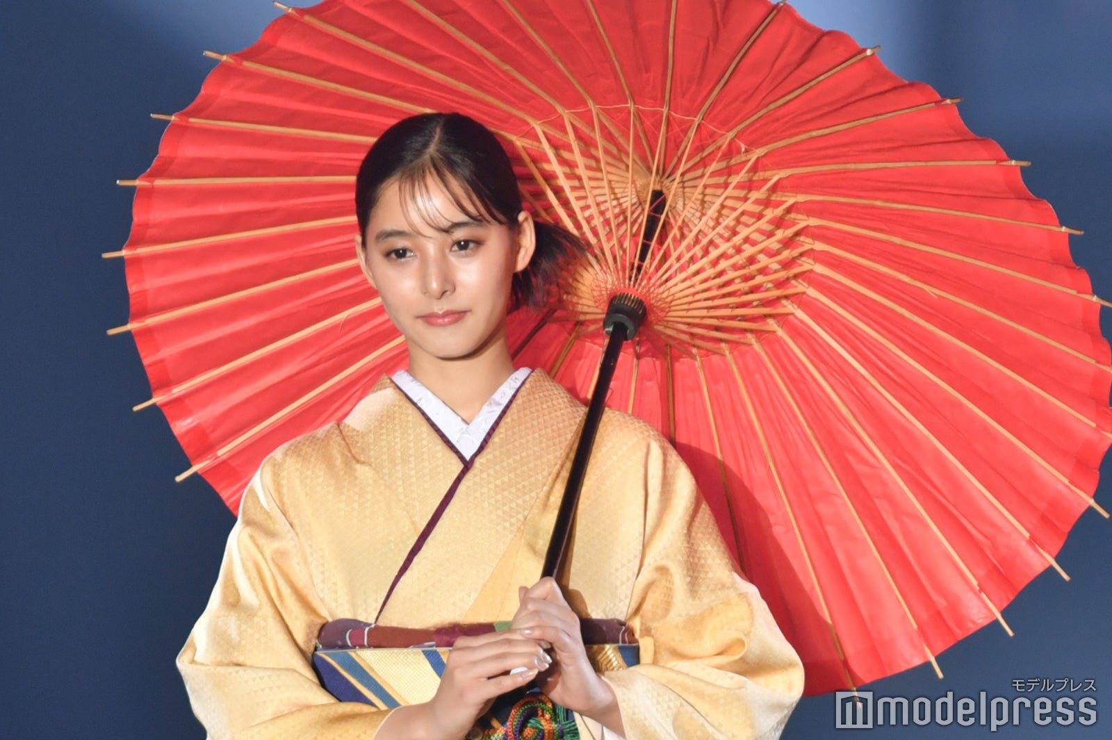 新木優子、艶やか着物姿披露 “唐傘から登場”に会場沸く＜TGC 北九州 2022＞