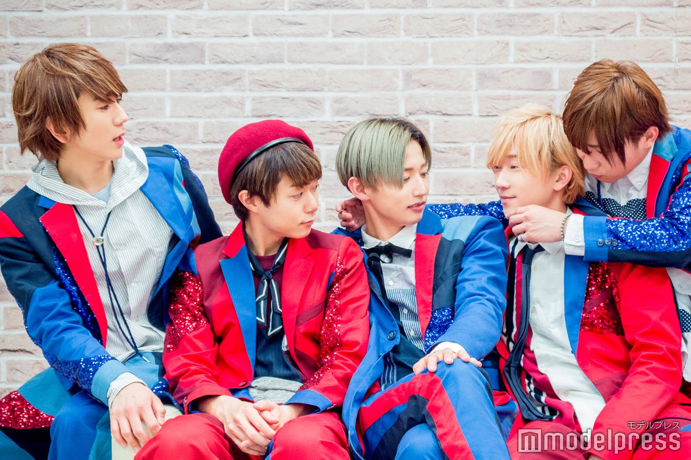 (左から)末吉9太郎、優、TAKA、春斗、綾介(C)モデルプレス