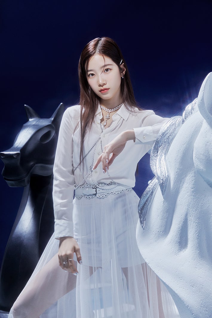 カズハ／LE SSERAFIM（P）＆（C）SOURCE MUSIC