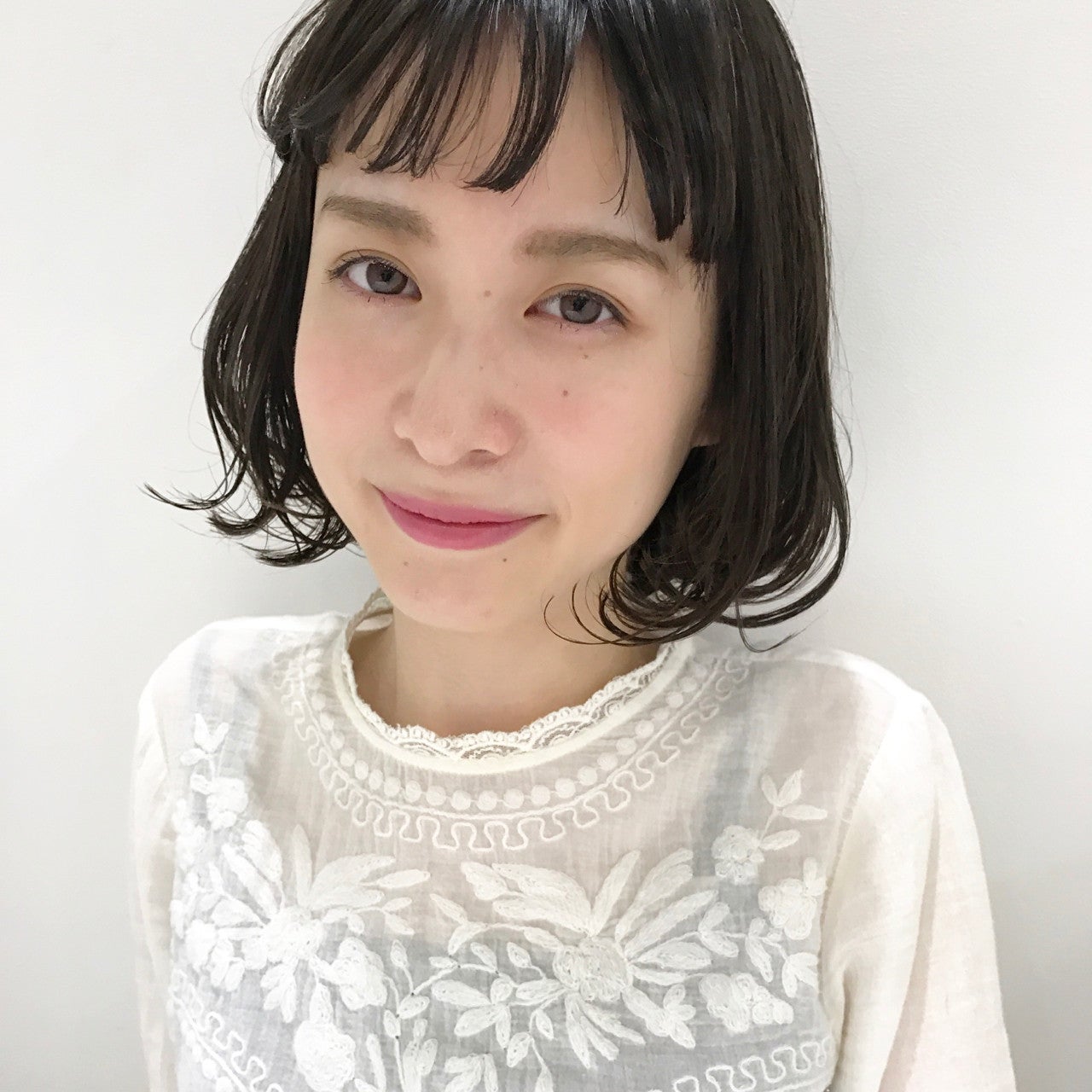 黒髪×ミディアムボブヘアカタログ15選 モデルプレス