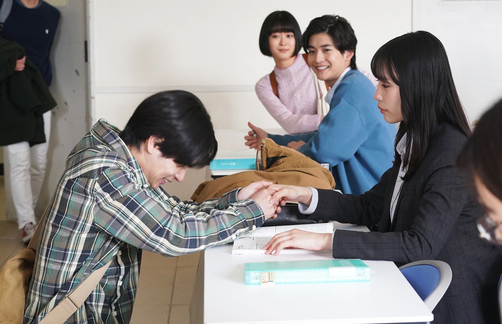 （手前左から）前田旺志郎、南沙良（奥左から）河村花、高橋文哉 「女神の教室～リーガル青春白書～」第10話より（C）フジテレビ