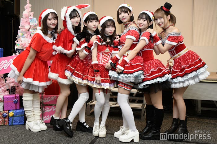 #ババババンビ(左から)池田メルダ、宇咲、小鳥遊るい、岸みゆ、水湊みお、近藤沙瑛子、吉沢朱音(C)モデルプレス