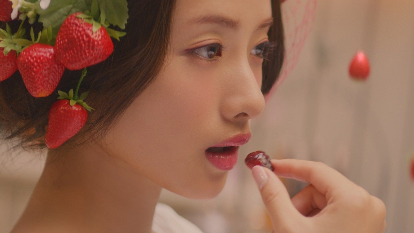 石原さとみ／新CMより（提供写真）