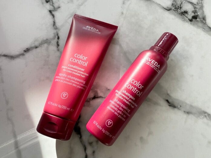 ボトル、チューブ、キャップに100％再生（PCR）素材を使用