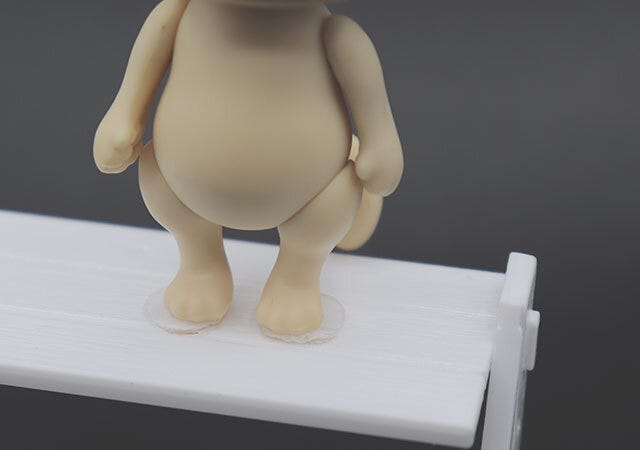 セリアのフィギュア用固定シール30Pの使用例