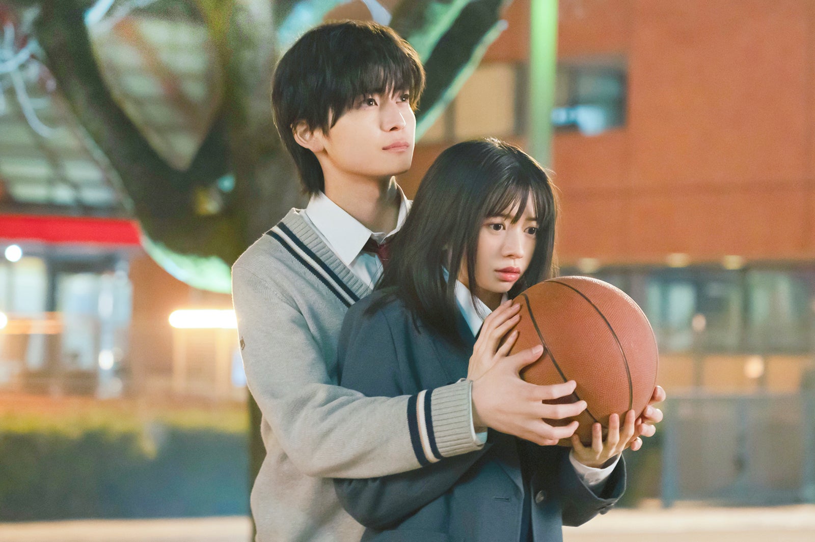 高橋文哉、桜田ひより（C）2023「交換ウソ日記」製作委員会