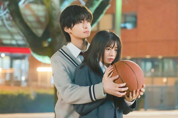 高橋文哉、桜田ひより(C)2023「交換ウソ日記」製作委員会