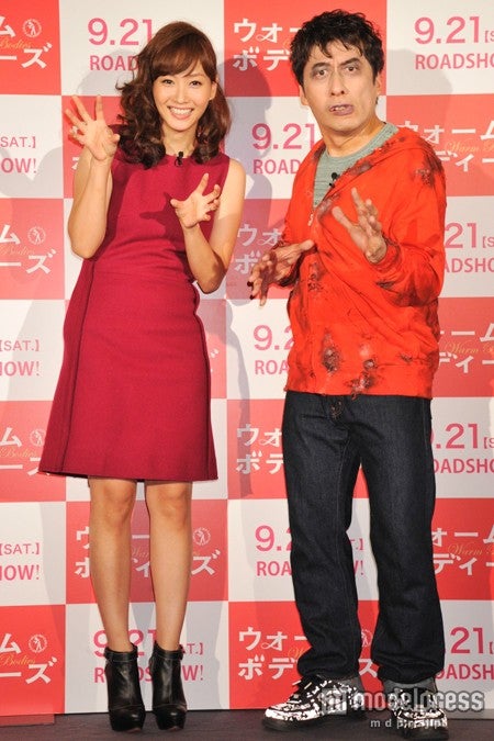 映画「ウォーム・ボディーズ」（9月21日公開）の公開直前イベントに藤本美貴（左）と寺門ジモン（右）