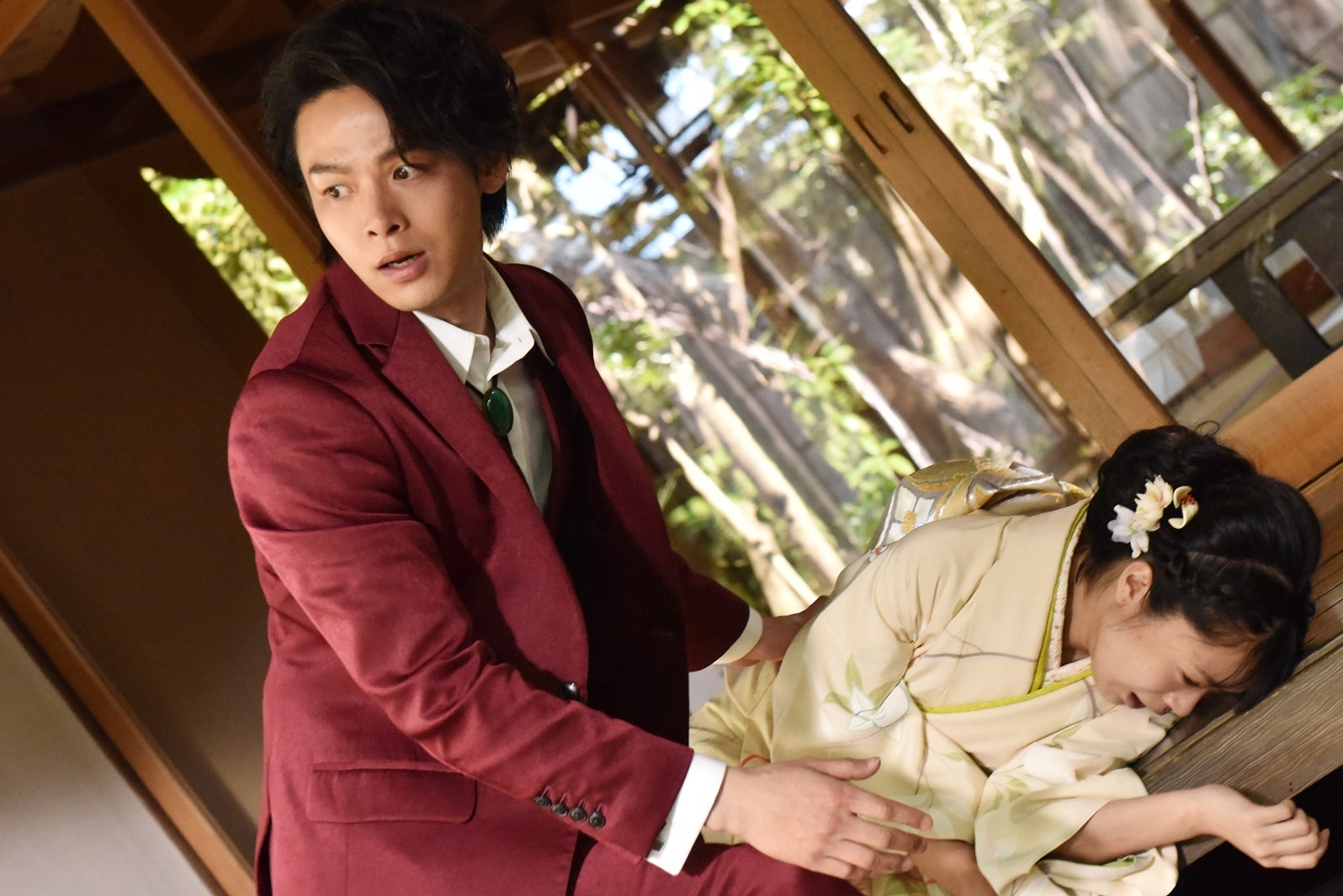 中村倫也、北原里英／「美食探偵 明智五郎」第6話より（C）日本テレビ