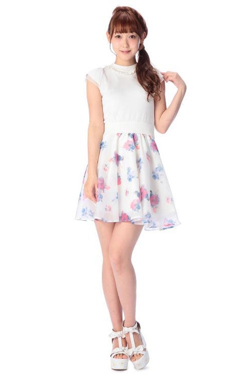 水彩花ワンピース「LIZ LISA」7,516円（税込）