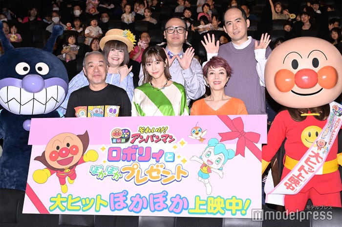 (下段左から)ばいきんまん、中尾隆聖、桐谷美玲、戸田恵子、アンパンマン(上段左から)ドリーミング、トレンディエンジェル(たかし、斎藤司)(C)モデルプレス