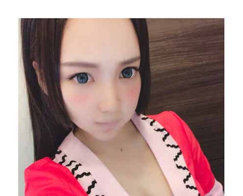 ざわちん、美谷間くっきり「ONE PIECE」ハンコックになりきり「過激」「巨乳っぷりすごい」
