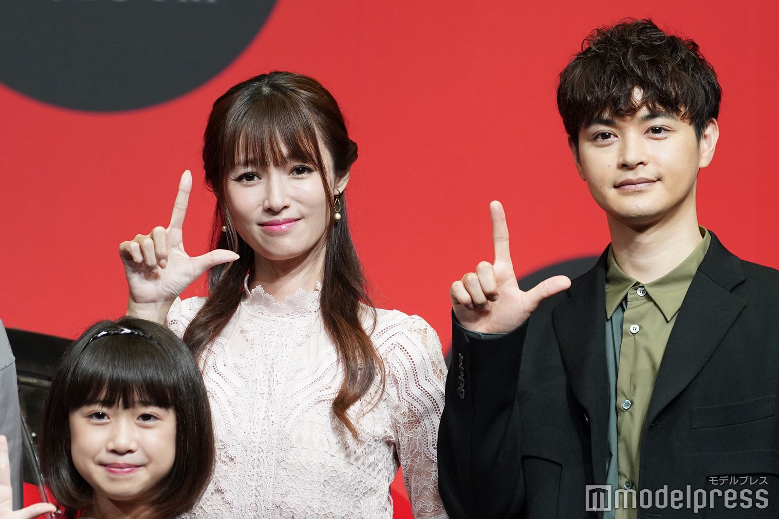 小畑乃々、深田恭子、瀬戸康史 （C）モデルプレス