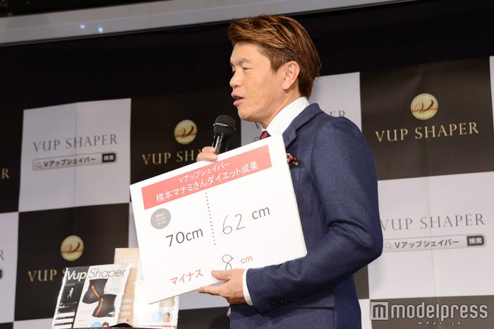 橋本マナミのウエストを62cmと証明したヒロミ(C)モデルプレス