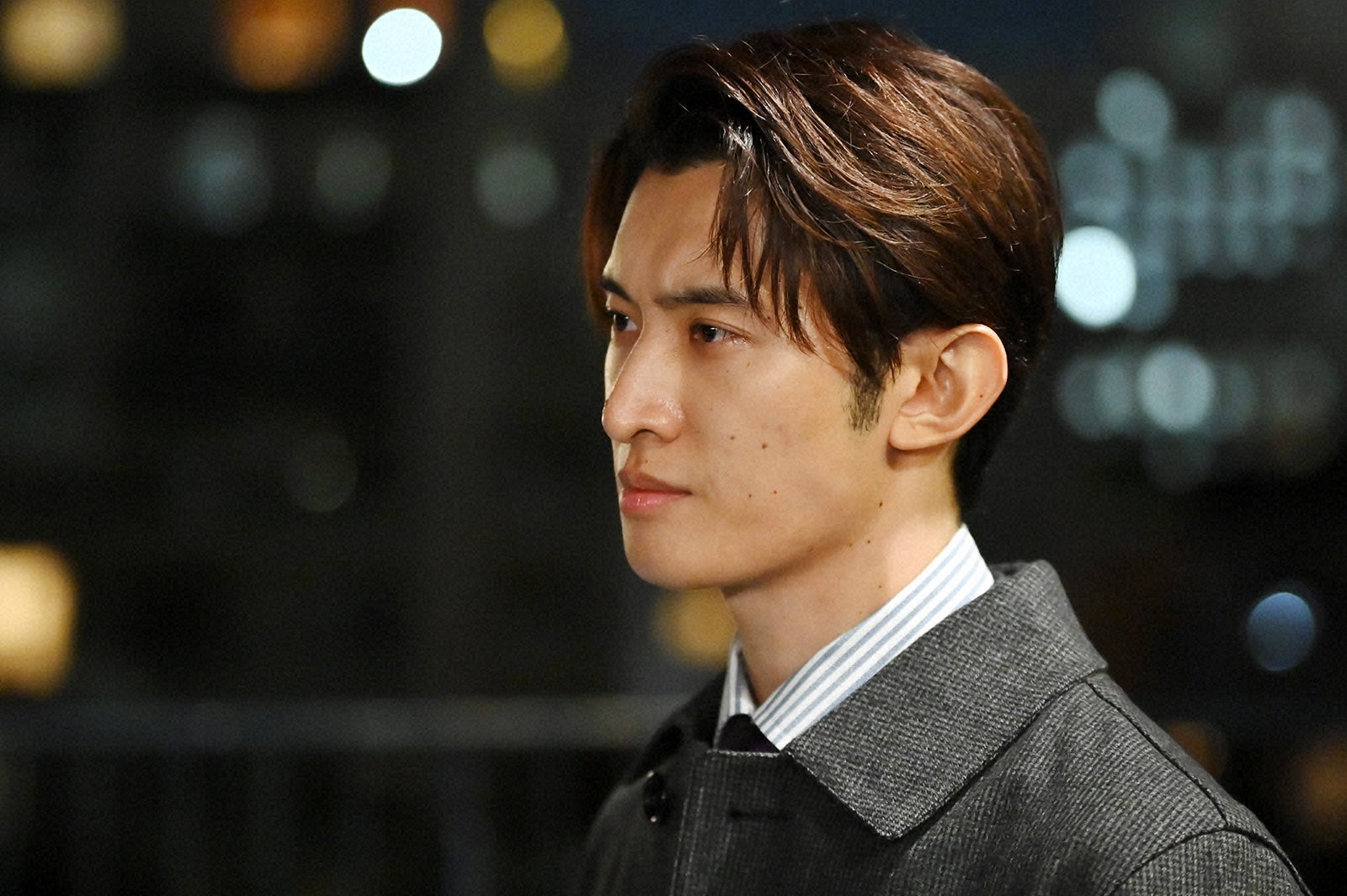 Snow Man向井康⼆「フェイクマミー」最終話で人気芸人と共演 劇中ポーズが話題「こっそりスーしてる？」「待ってました」