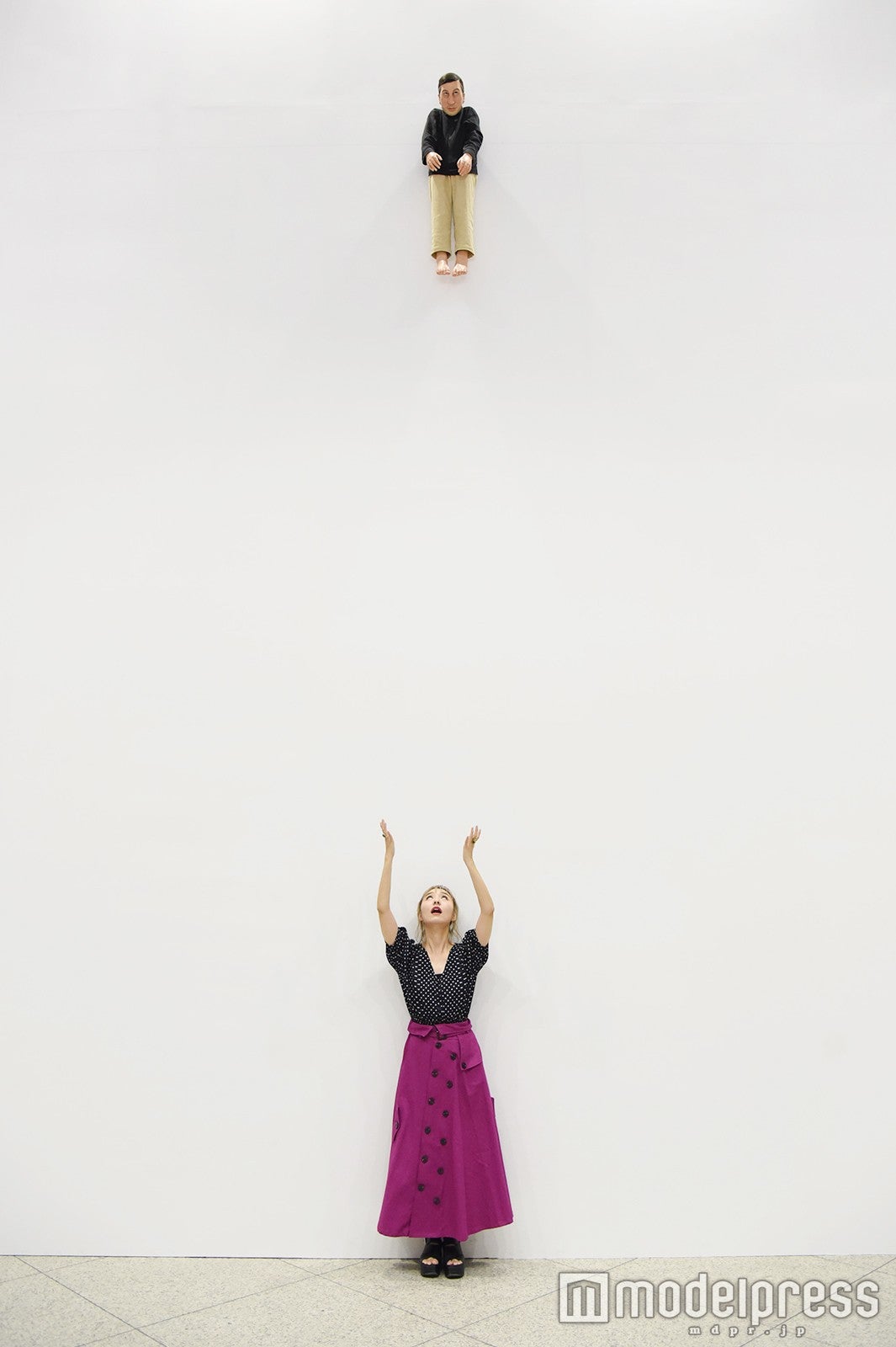 『無題』（マウリツィオ・カテラン、2000）（C）モデルプレス