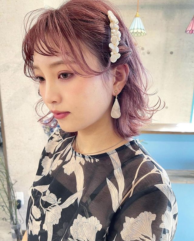 くせ毛に悩む40代必見 前髪アレンジ特集 簡単できれいに仕上がる髪型を紹介 モデルプレス くせ毛に悩む40代必見 前髪アレンジ特集 簡単できれいに仕上がる髪型を紹介 モデルプレス