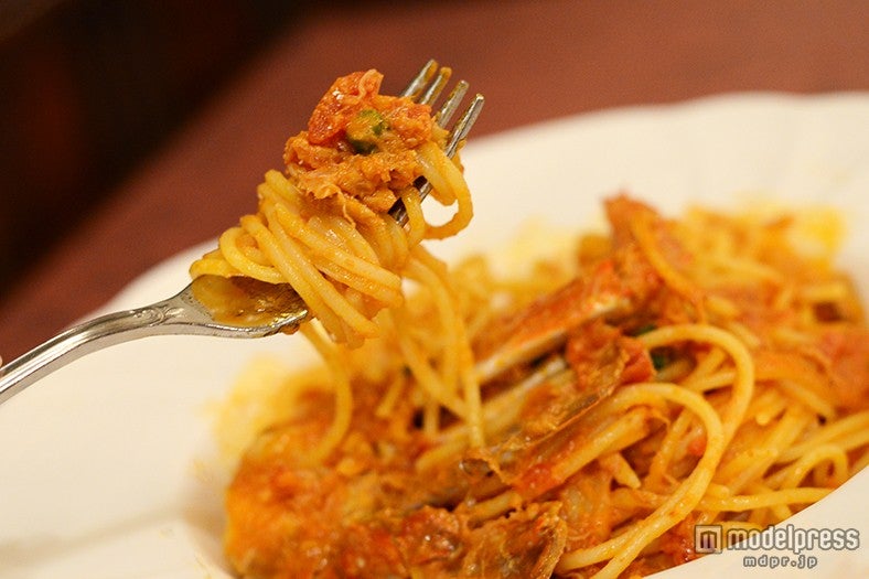 スパゲティー二、ワタリ蟹のトマトクリームソース