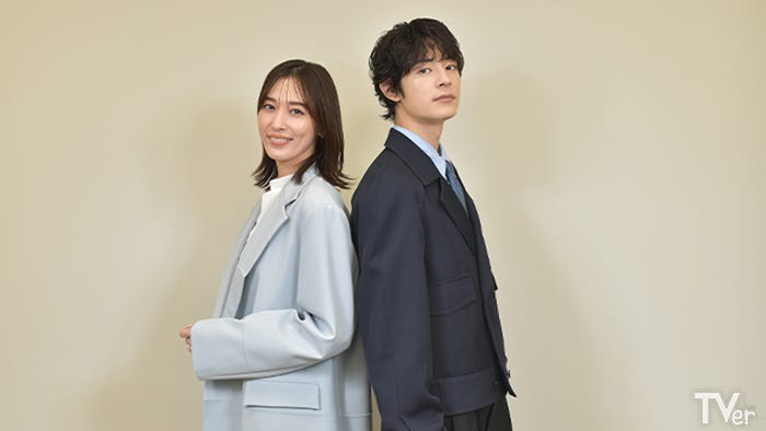 月城かなと、塩野瑛久(C)カンテレ